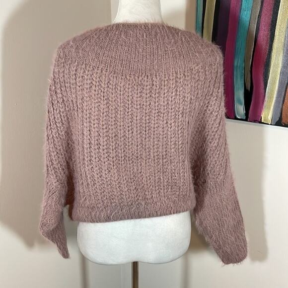 Lulu’s super soft sweater - Picture 4 of 6